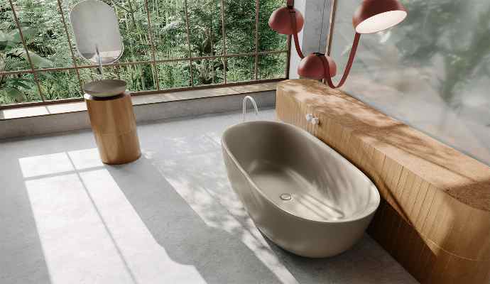 Kaldewei Vrijstaand bad met witte badkraan met houten meubels
